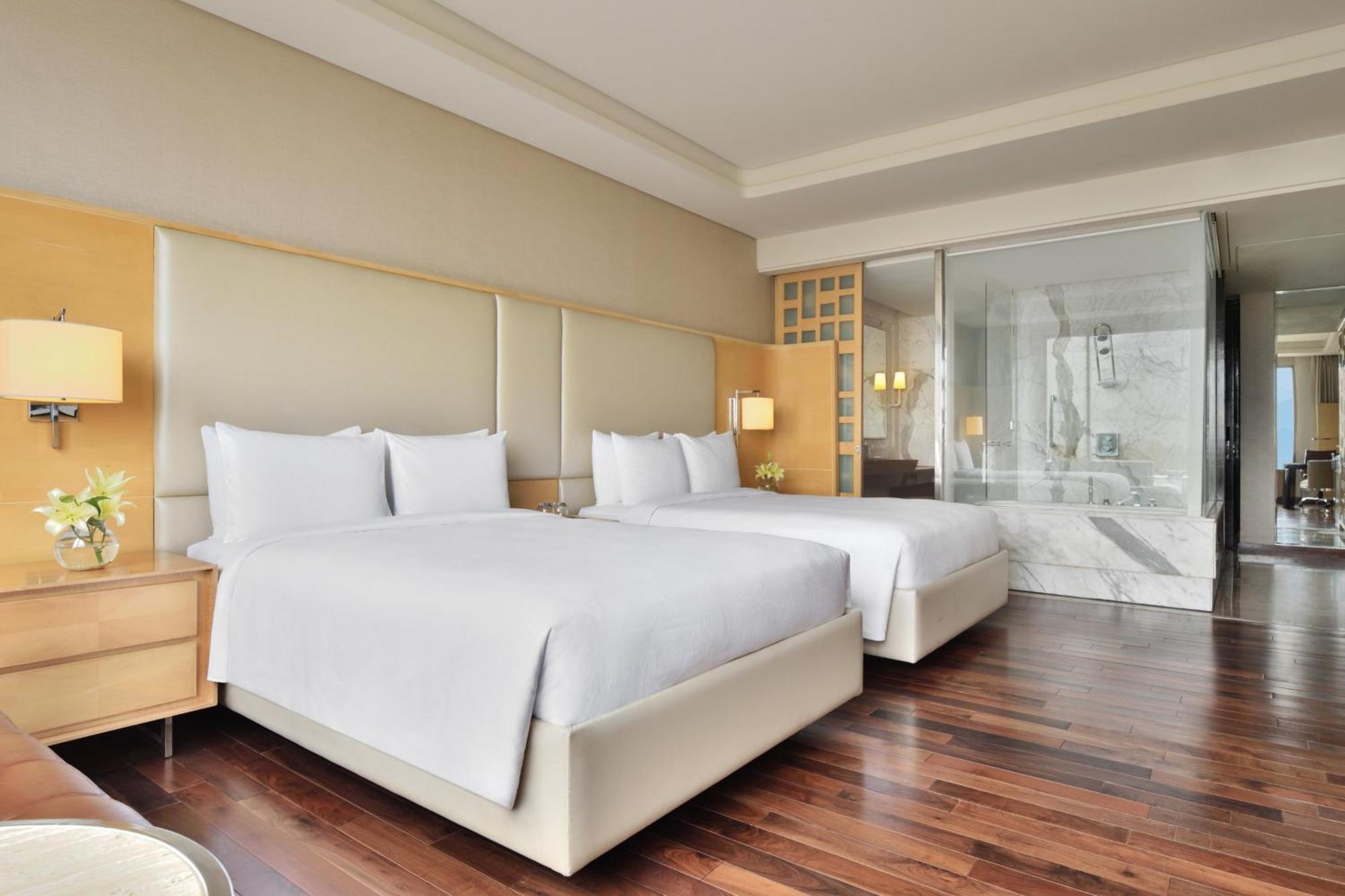Executive Twin Room complimentary & Club access unlimited IMFL Beverages 5PM to 7PM INR 2000 Credit on select hotel services,1534025740:JPEG
